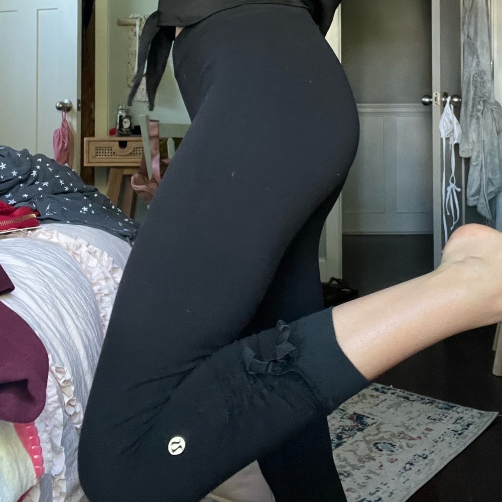 Lulu lemon midi leggings with bow
